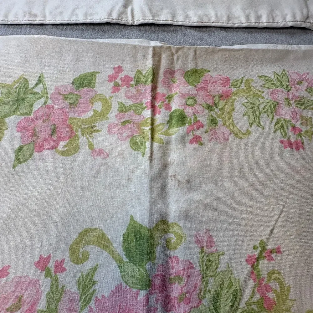 Set 2 Vintage Tastemaker Standard Pillowcases Floral Pink & Cream Cottagecore